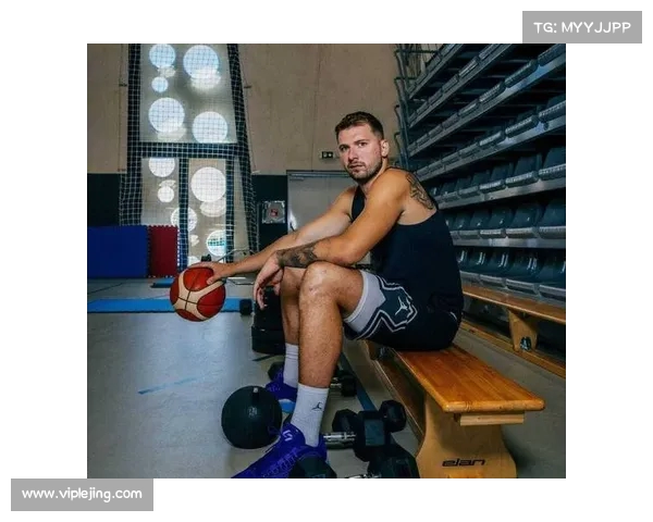 东契奇节末错失关键三分，绿军迅速反击打出命波(东契奇比赛视频集锦)